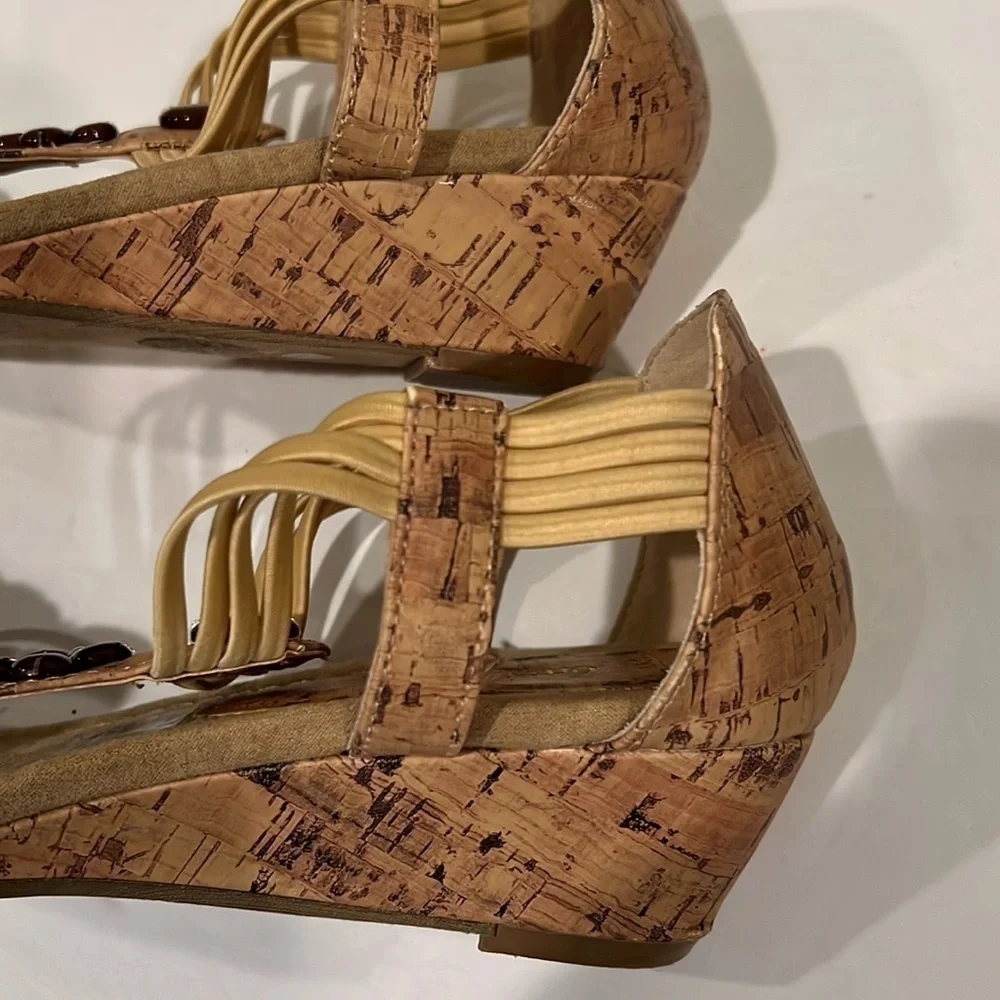 EAST 5th size 9 about 2 inch wedge sandals with embellishment and elastic - Picture 8 of 12